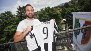Higuain's first day at Juventus - Higuain è bianconero