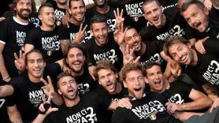 Juventus campione, la festa in ritiro - Juventus Scudetto celebrations at team hotel